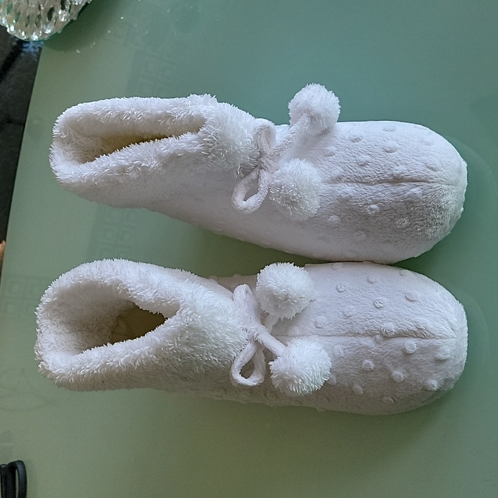 Dearfoam white slippers. Xl